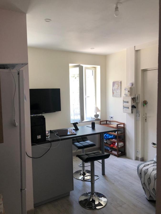 Appartement Lisieux Calme Tres Bien Equipe Bagian luar foto